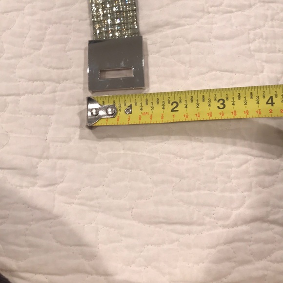 3/$20 Rhinestone heart clasp bracelet - Picture 10 of 15